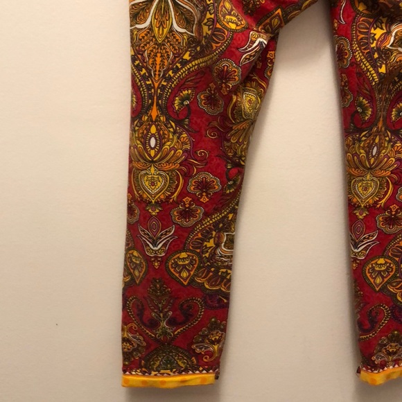 Boho Patterned Capri Length Leggings - Picture 11 of 12